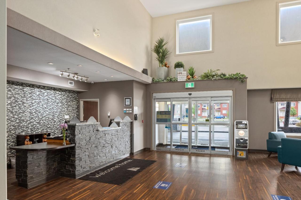 Home Inn & Suites Regina Airport Экстерьер фото