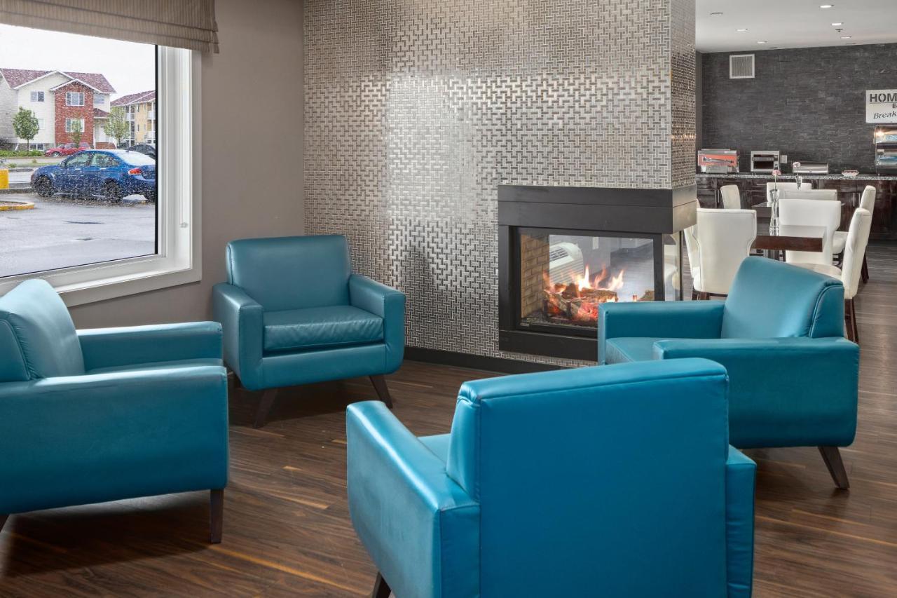 Home Inn & Suites Regina Airport Экстерьер фото