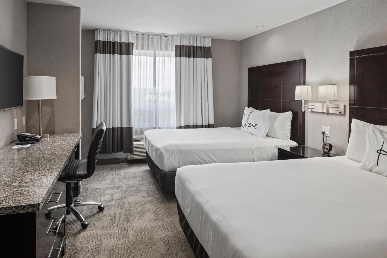 Home Inn & Suites Regina Airport Экстерьер фото