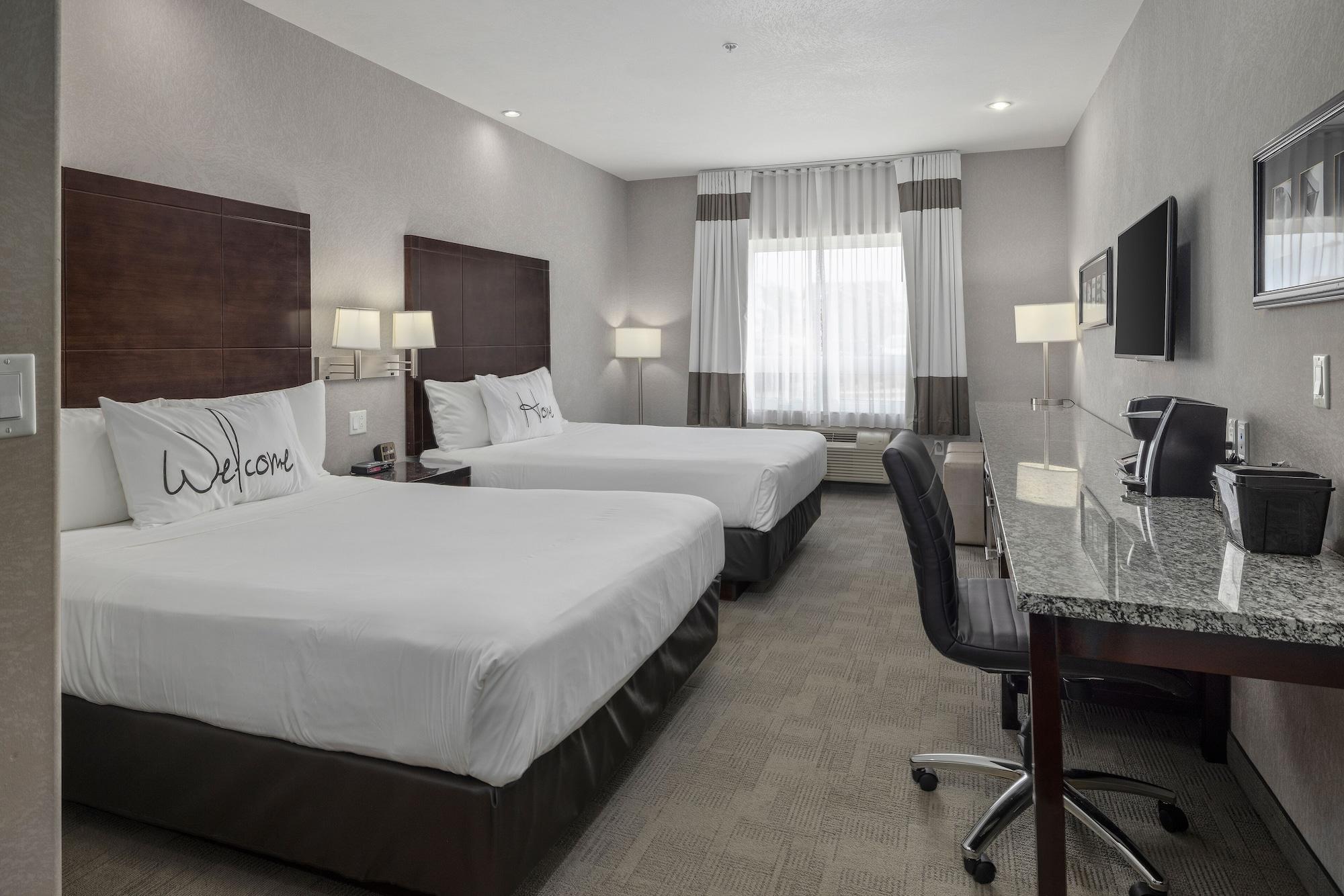 Home Inn & Suites Regina Airport Экстерьер фото