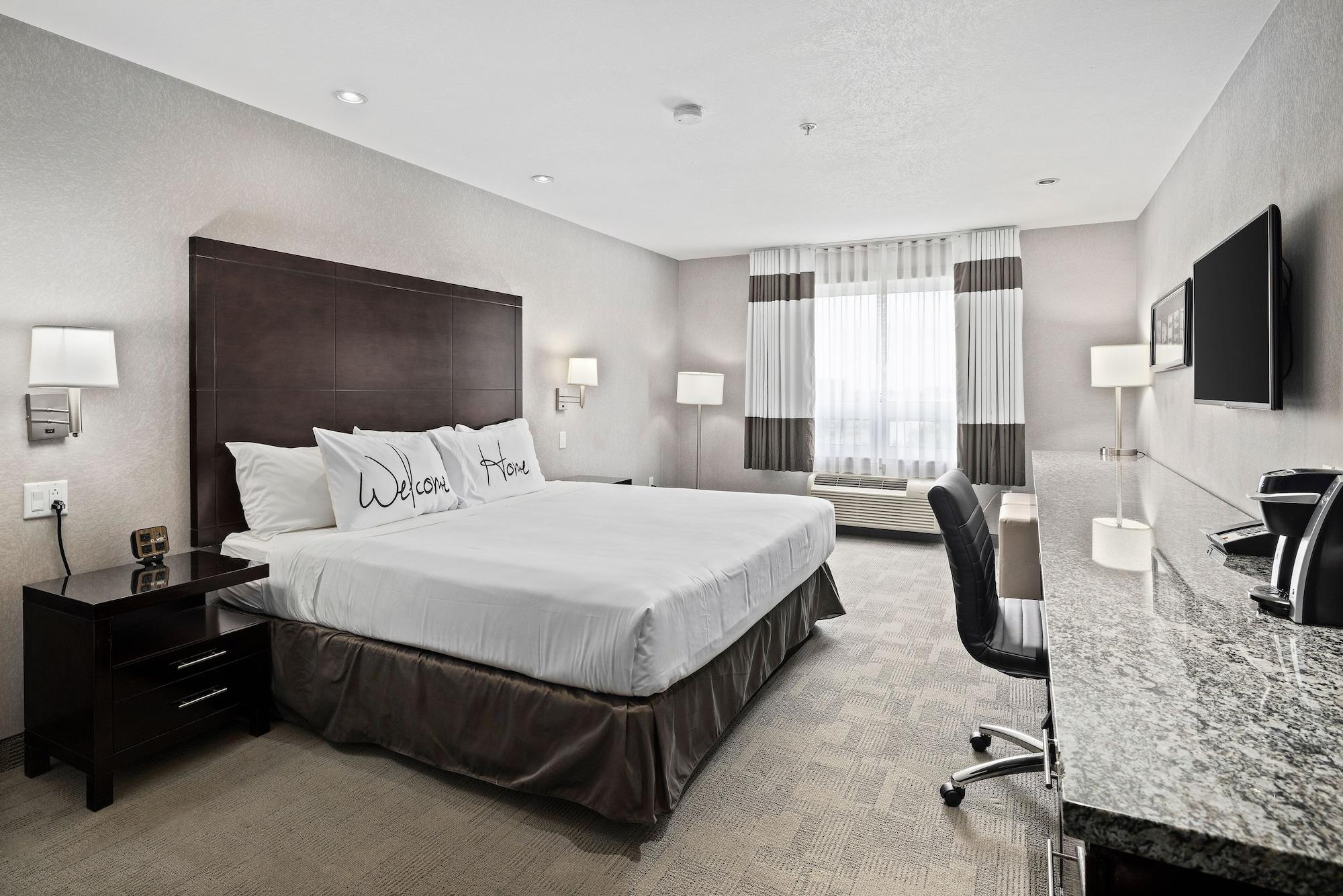 Home Inn & Suites Regina Airport Экстерьер фото