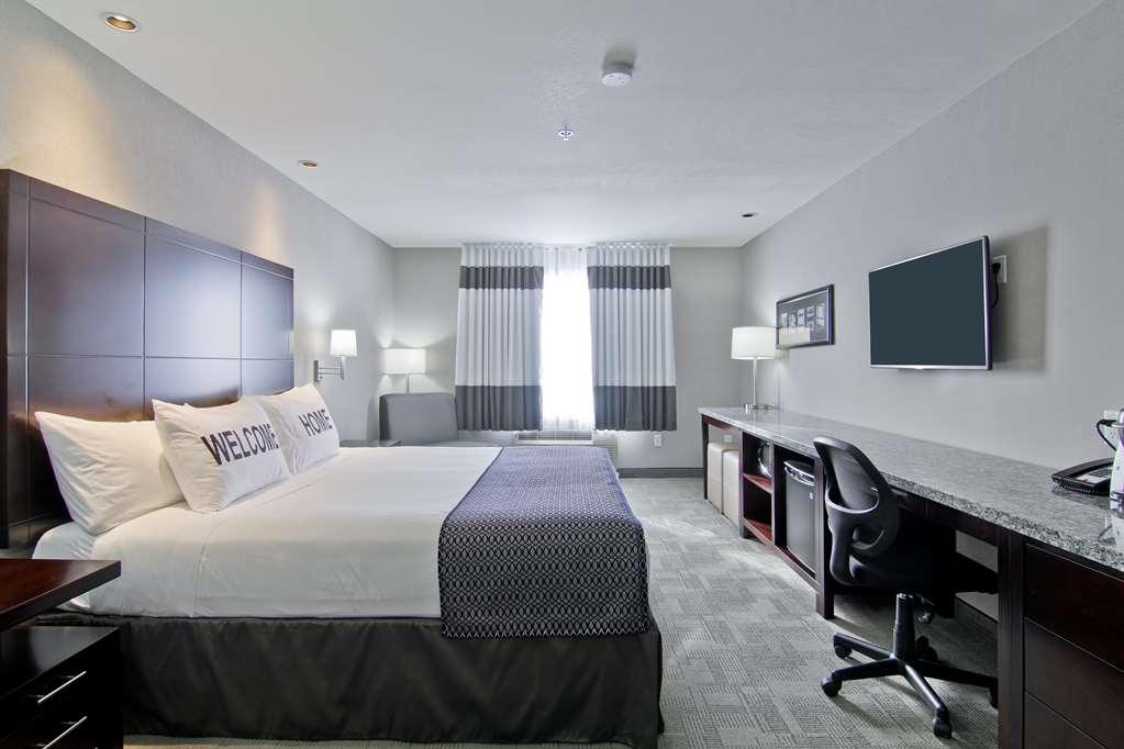 Home Inn & Suites Regina Airport Номер фото