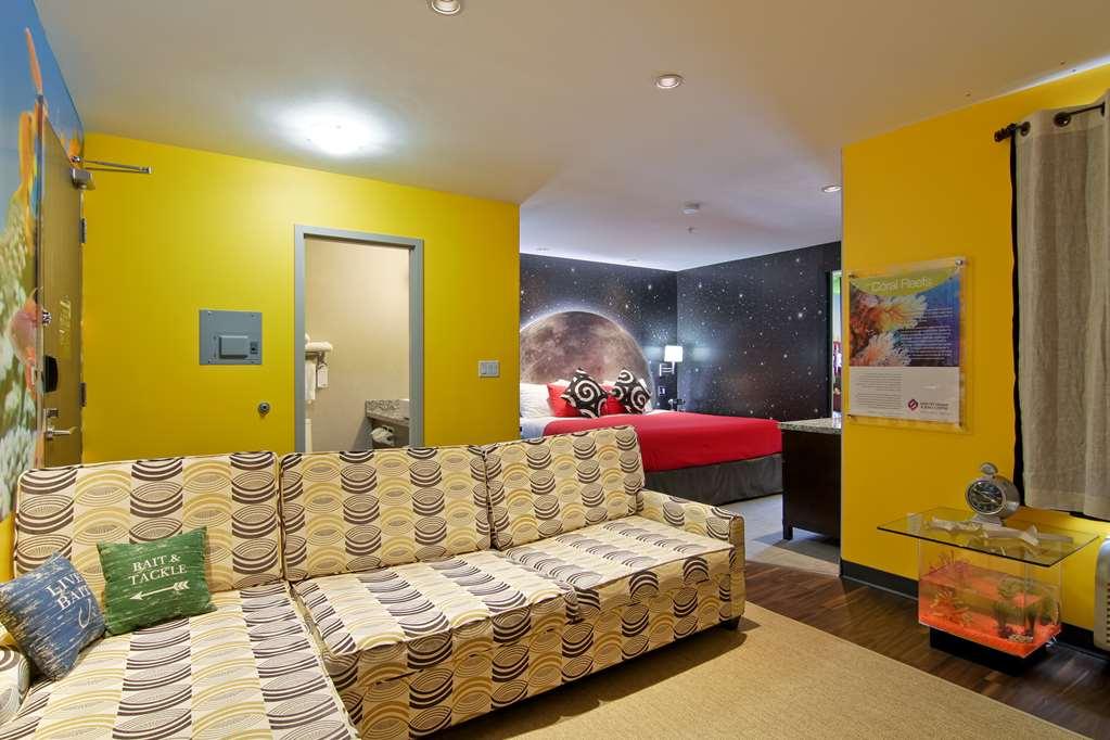 Home Inn & Suites Regina Airport Номер фото