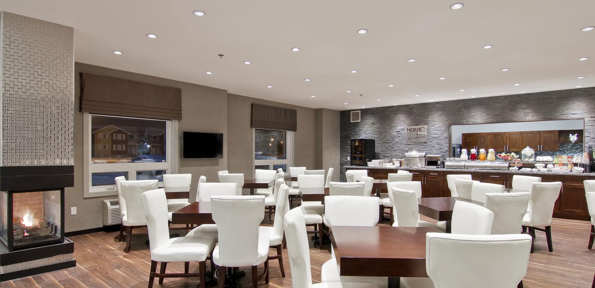 Home Inn & Suites Regina Airport Экстерьер фото