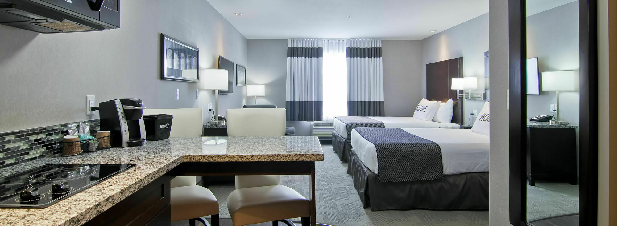 Home Inn & Suites Regina Airport Экстерьер фото