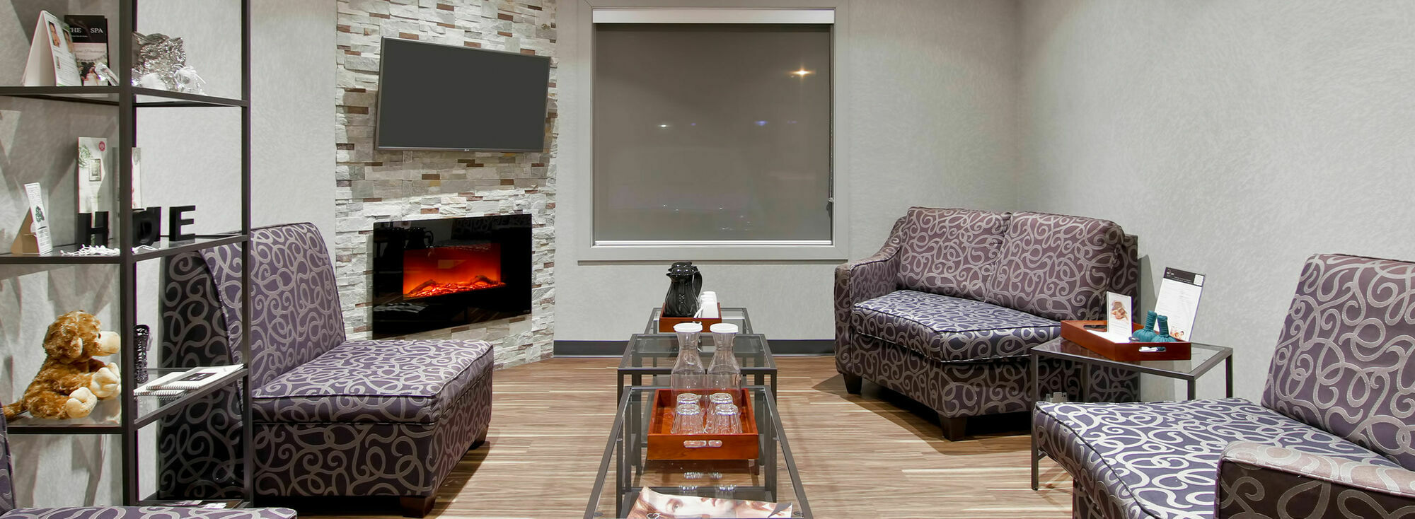 Home Inn & Suites Regina Airport Экстерьер фото