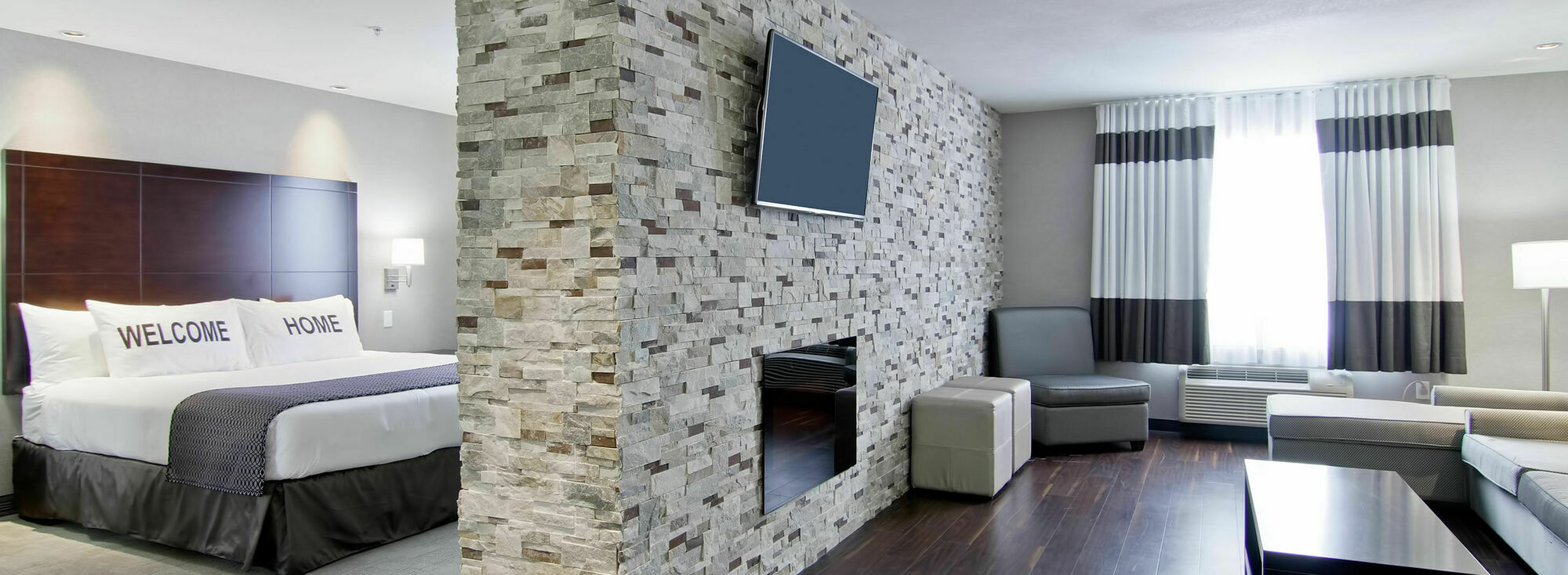 Home Inn & Suites Regina Airport Экстерьер фото