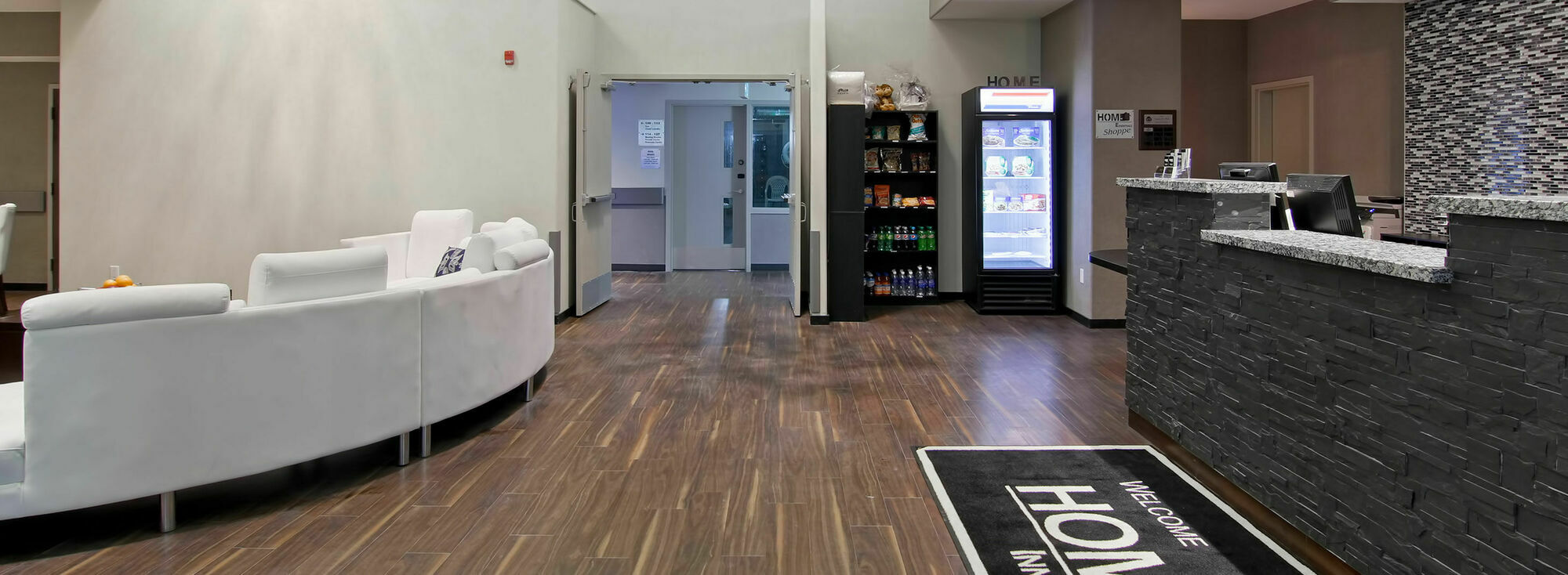 Home Inn & Suites Regina Airport Экстерьер фото